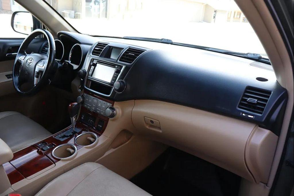 used 2013 Toyota Highlander car, priced at $17,999