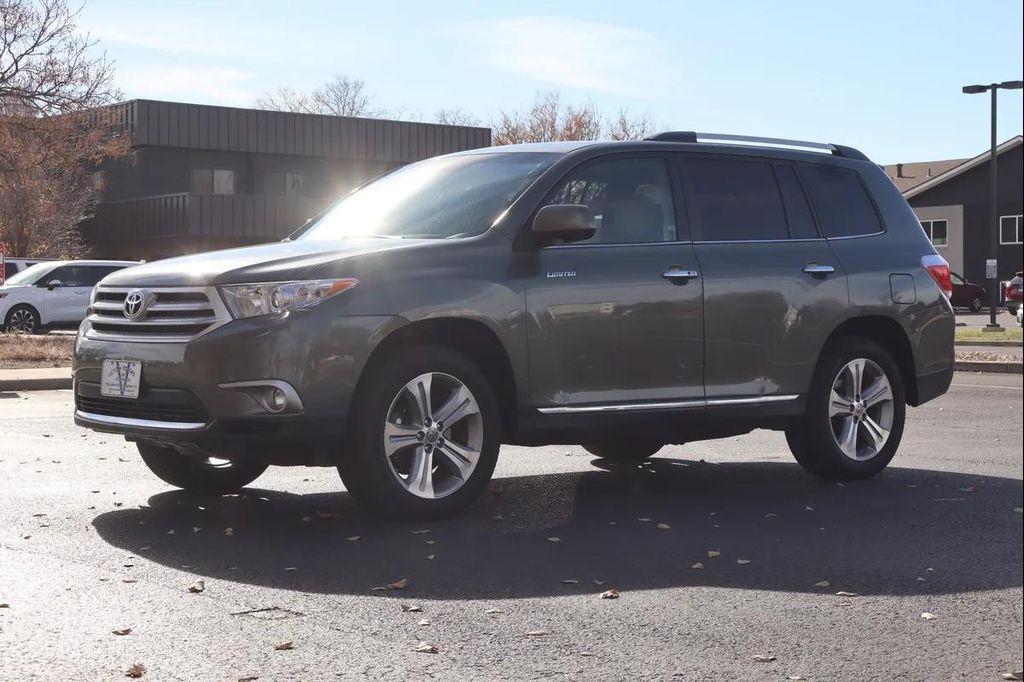 used 2013 Toyota Highlander car, priced at $17,999