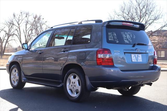 used 2005 Toyota Highlander car, priced at $8,999