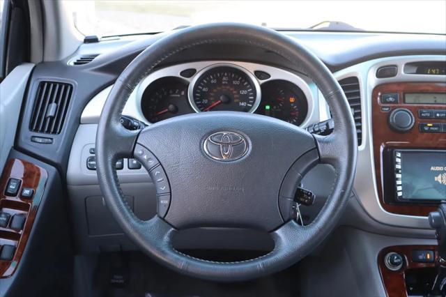 used 2005 Toyota Highlander car, priced at $8,999