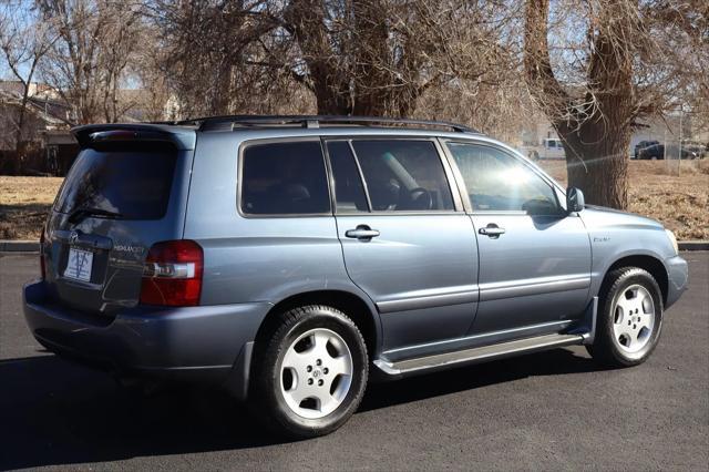 used 2005 Toyota Highlander car, priced at $8,999