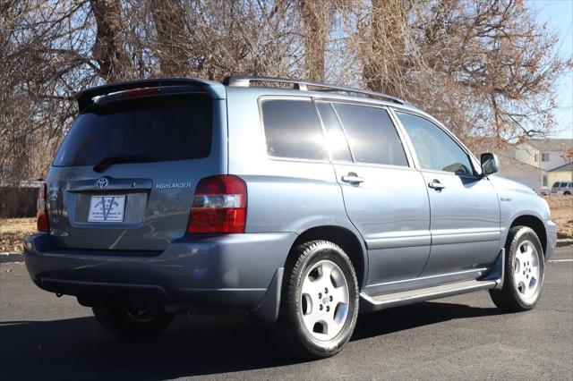 used 2005 Toyota Highlander car, priced at $8,999