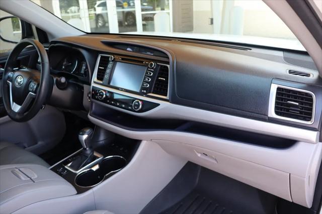 used 2014 Toyota Highlander car, priced at $18,999