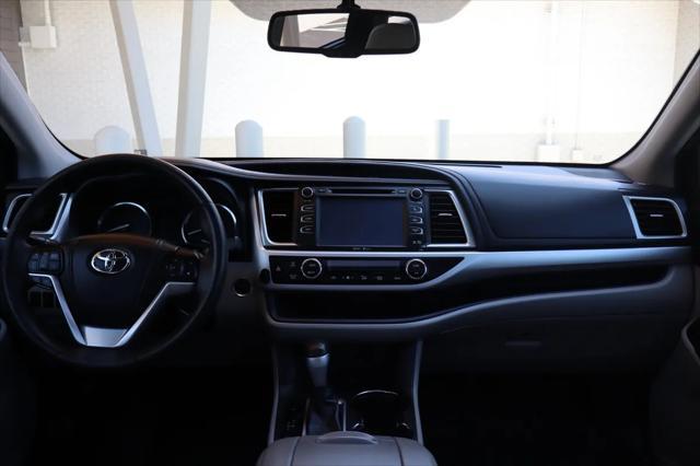 used 2014 Toyota Highlander car, priced at $18,999