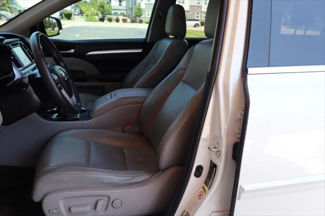 used 2014 Toyota Highlander car, priced at $18,999