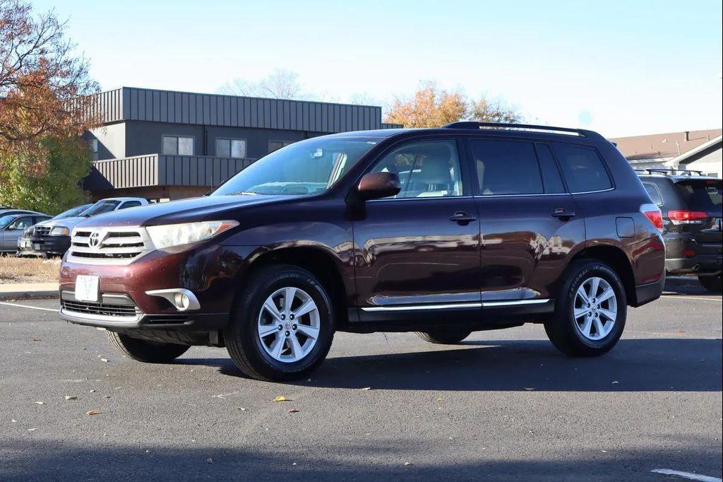 used 2013 Toyota Highlander car, priced at $8,999