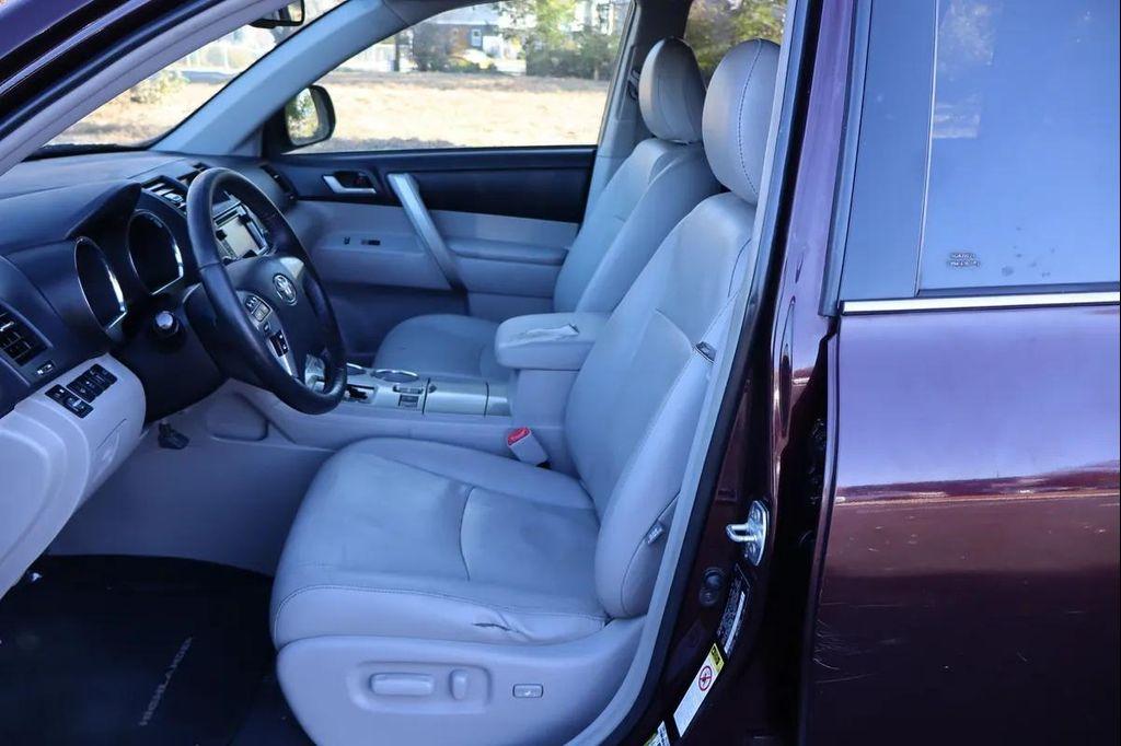 used 2013 Toyota Highlander car, priced at $8,999