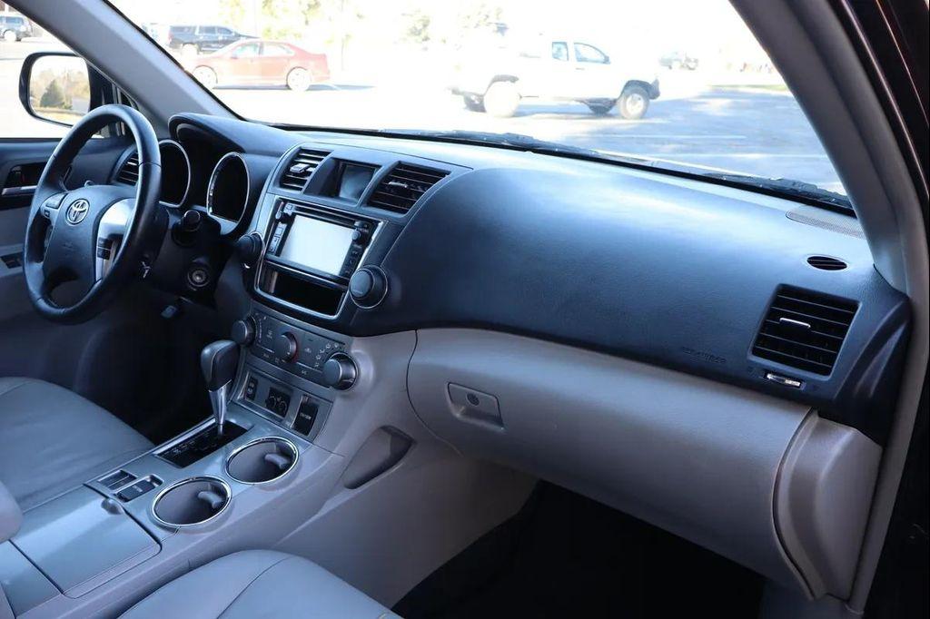 used 2013 Toyota Highlander car, priced at $8,999