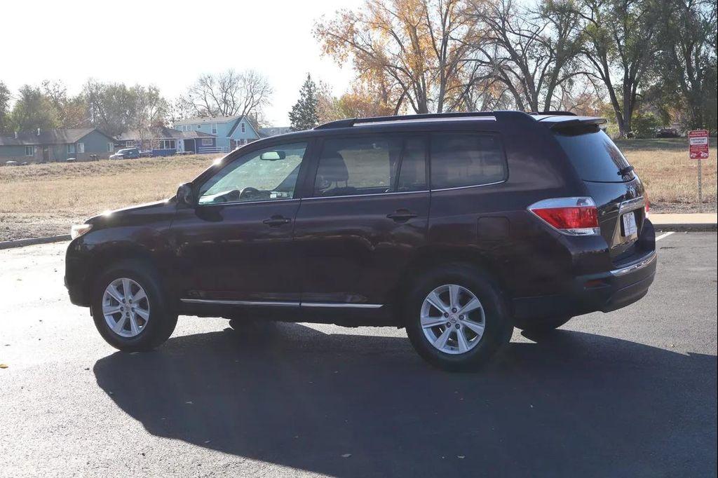 used 2013 Toyota Highlander car, priced at $8,999