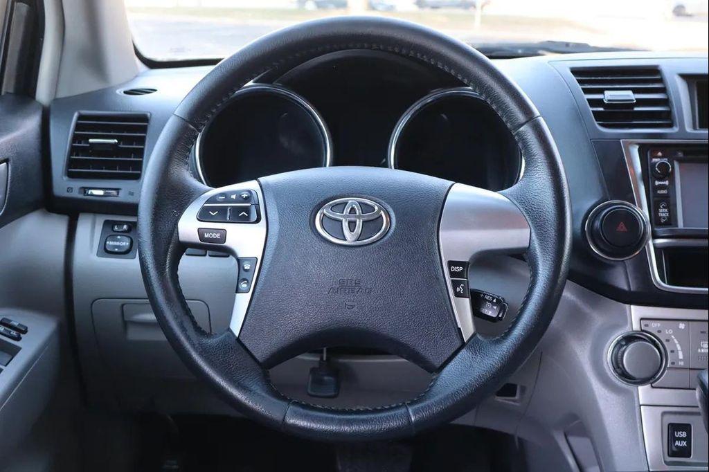 used 2013 Toyota Highlander car, priced at $8,999
