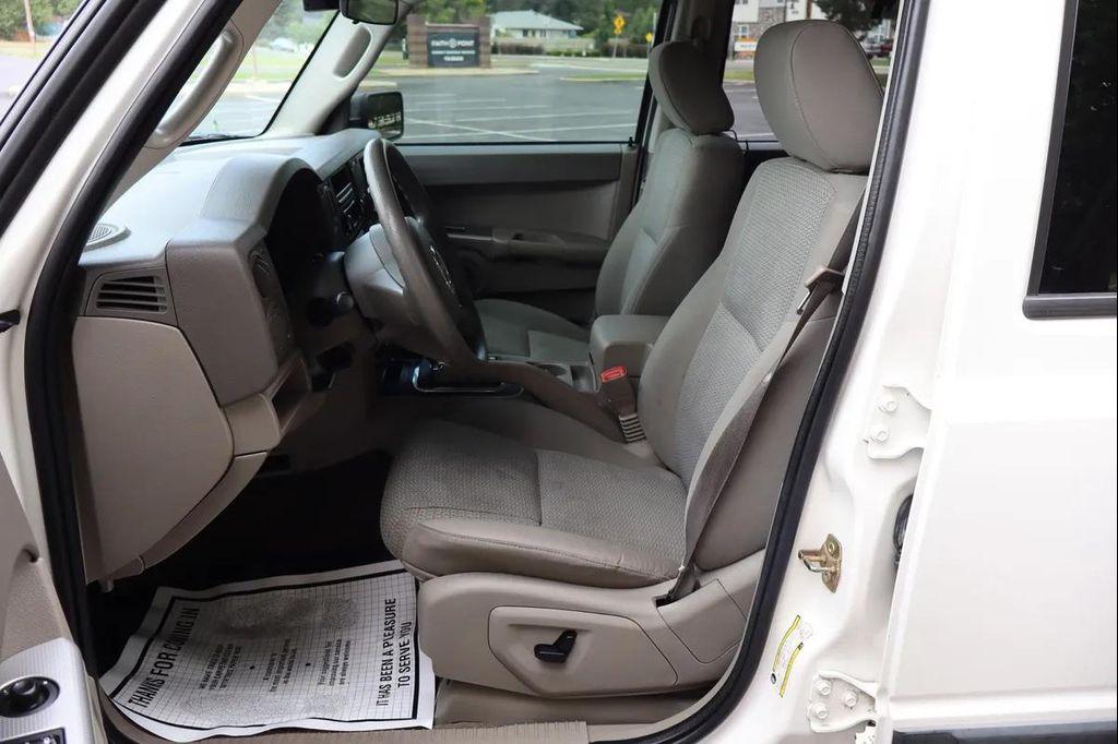 used 2007 Jeep Commander car, priced at $9,999