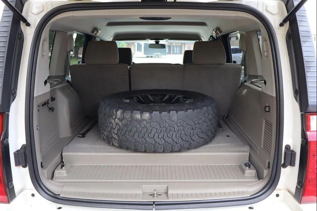 used 2007 Jeep Commander car, priced at $9,999
