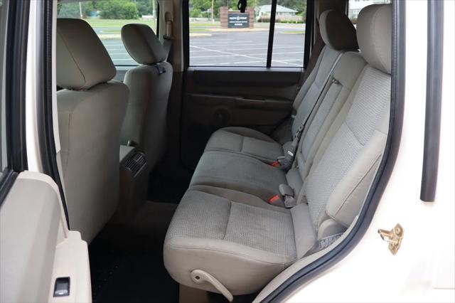 used 2007 Jeep Commander car, priced at $9,999