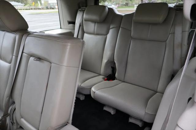 used 2006 Jeep Commander car, priced at $7,999