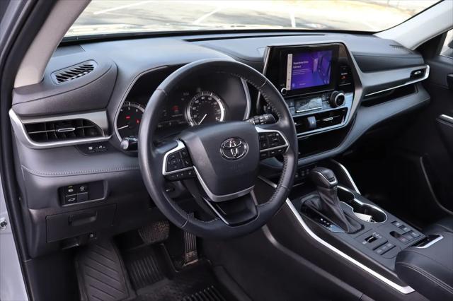 used 2023 Toyota Highlander car, priced at $38,999