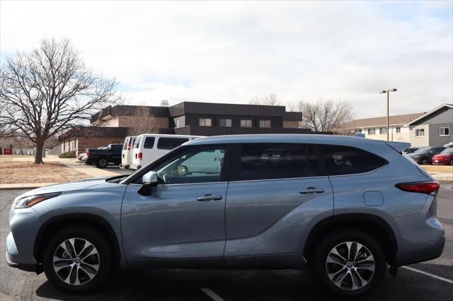 used 2023 Toyota Highlander car, priced at $38,999