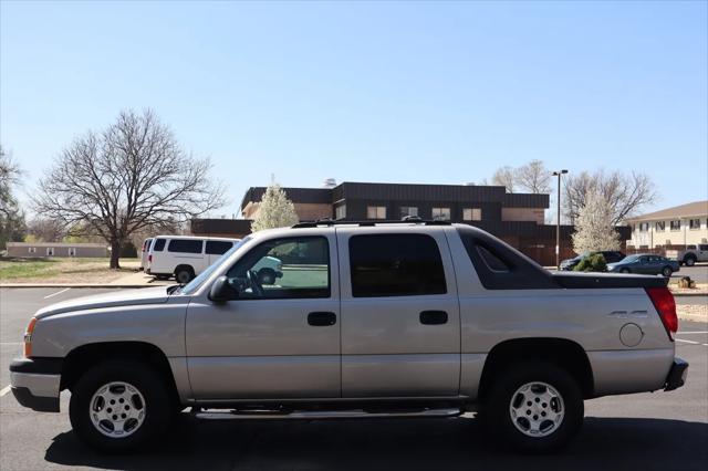 used 2004 Chevrolet Avalanche car, priced at $9,999
