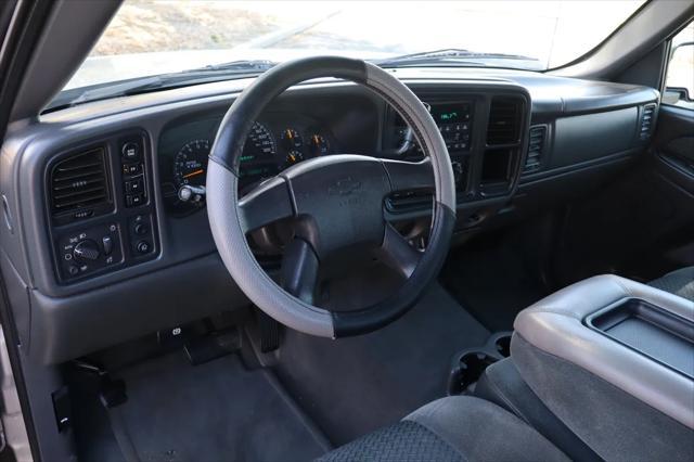 used 2004 Chevrolet Avalanche car, priced at $9,999