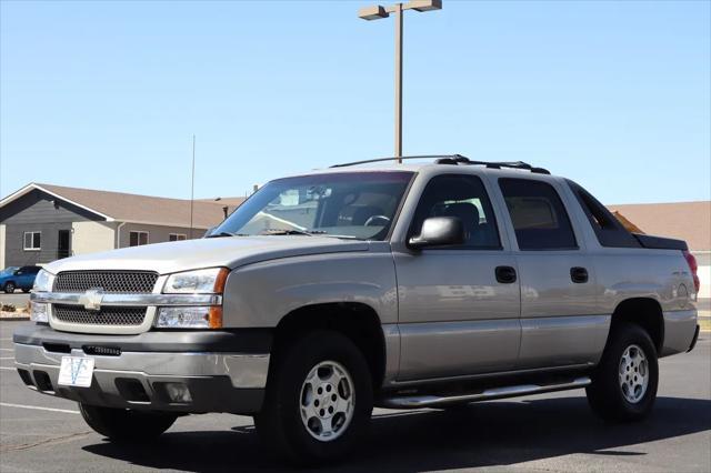 used 2004 Chevrolet Avalanche car, priced at $9,999