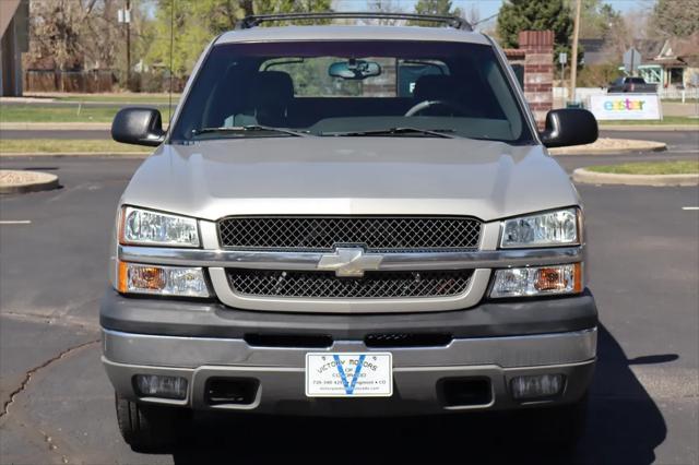 used 2004 Chevrolet Avalanche car, priced at $9,999
