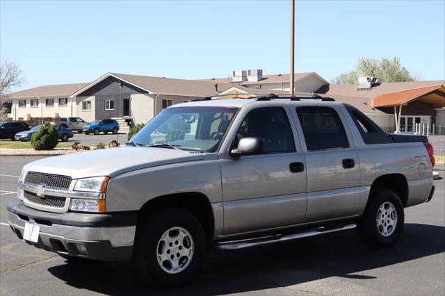 used 2004 Chevrolet Avalanche car, priced at $9,999