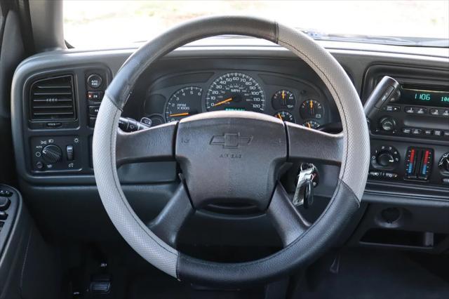 used 2004 Chevrolet Avalanche car, priced at $9,999
