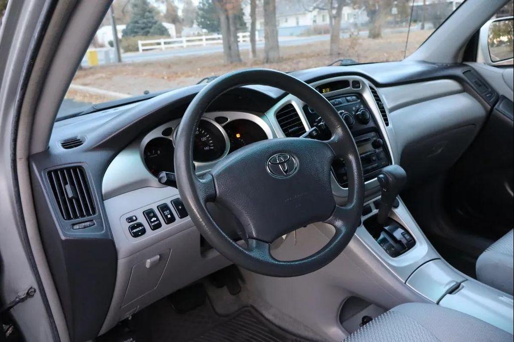 used 2007 Toyota Highlander car, priced at $5,999