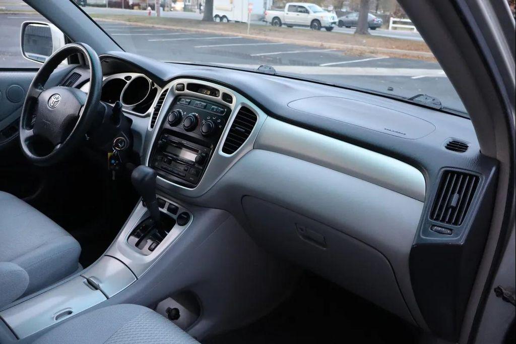 used 2007 Toyota Highlander car, priced at $5,999