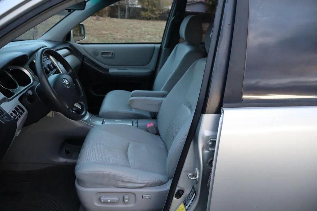 used 2007 Toyota Highlander car, priced at $5,999