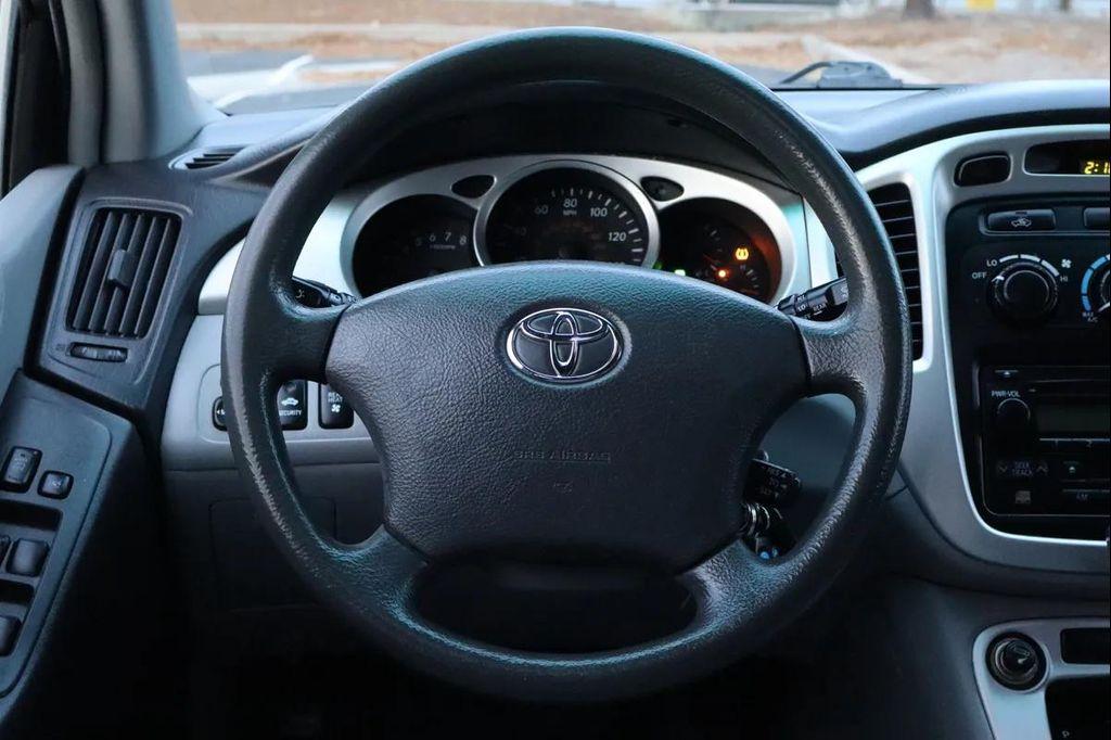 used 2007 Toyota Highlander car, priced at $5,999