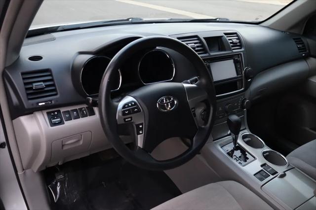 used 2013 Toyota Highlander car, priced at $13,999