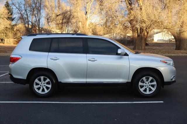 used 2013 Toyota Highlander car, priced at $13,999