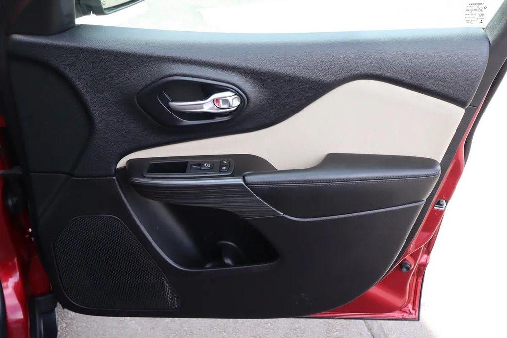 used 2015 Jeep Cherokee car, priced at $10,999