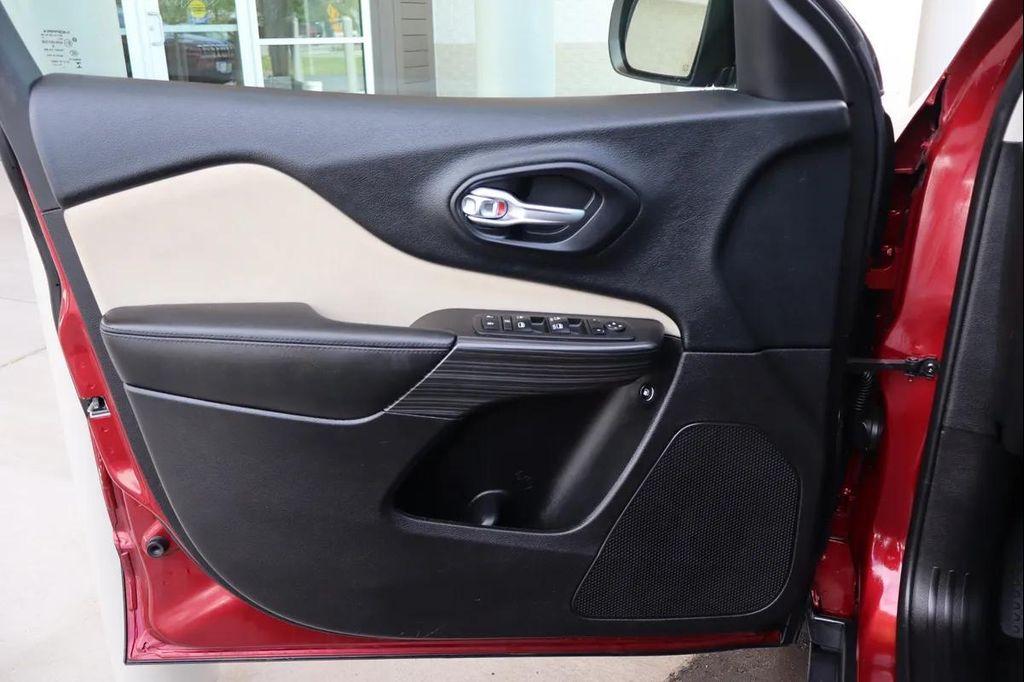 used 2015 Jeep Cherokee car, priced at $10,999