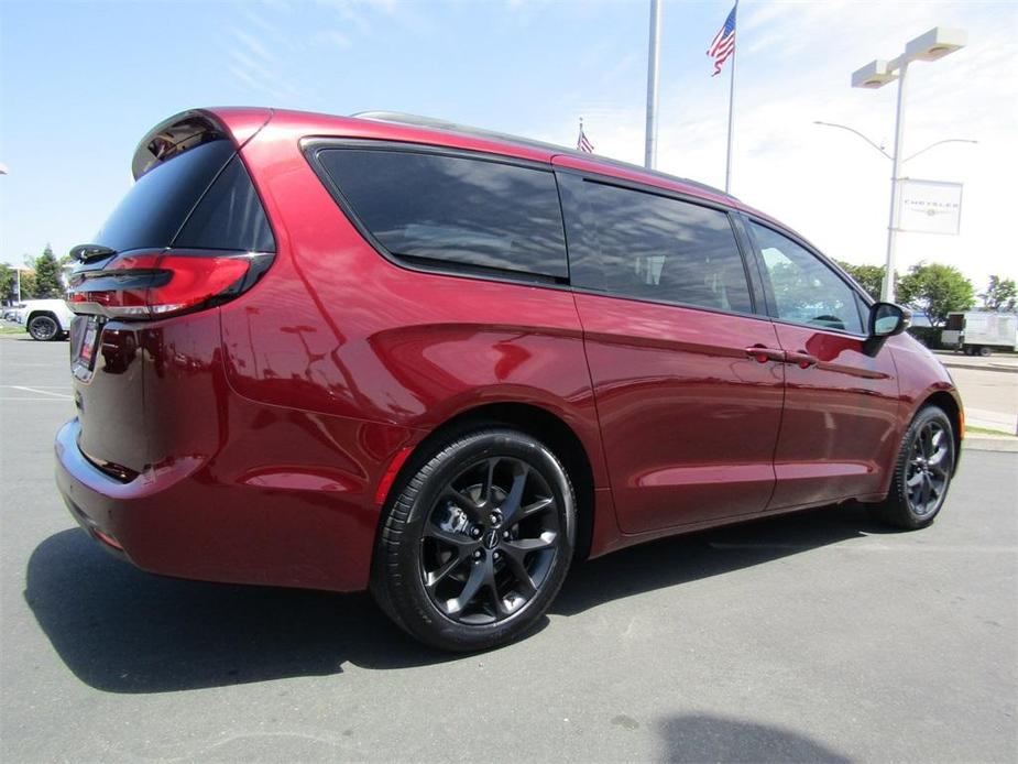 new 2023 Chrysler Pacifica car, priced at $39,999
