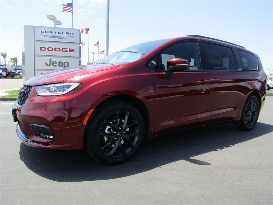 new 2023 Chrysler Pacifica car, priced at $39,999