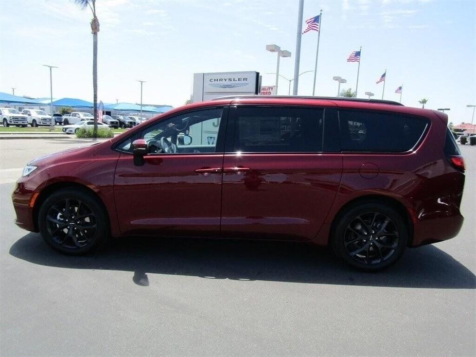 new 2023 Chrysler Pacifica car, priced at $45,215