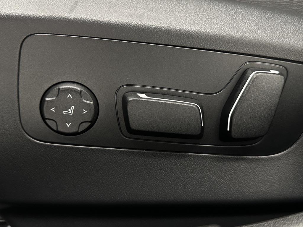 used 2025 BMW M5 car, priced at $124,999