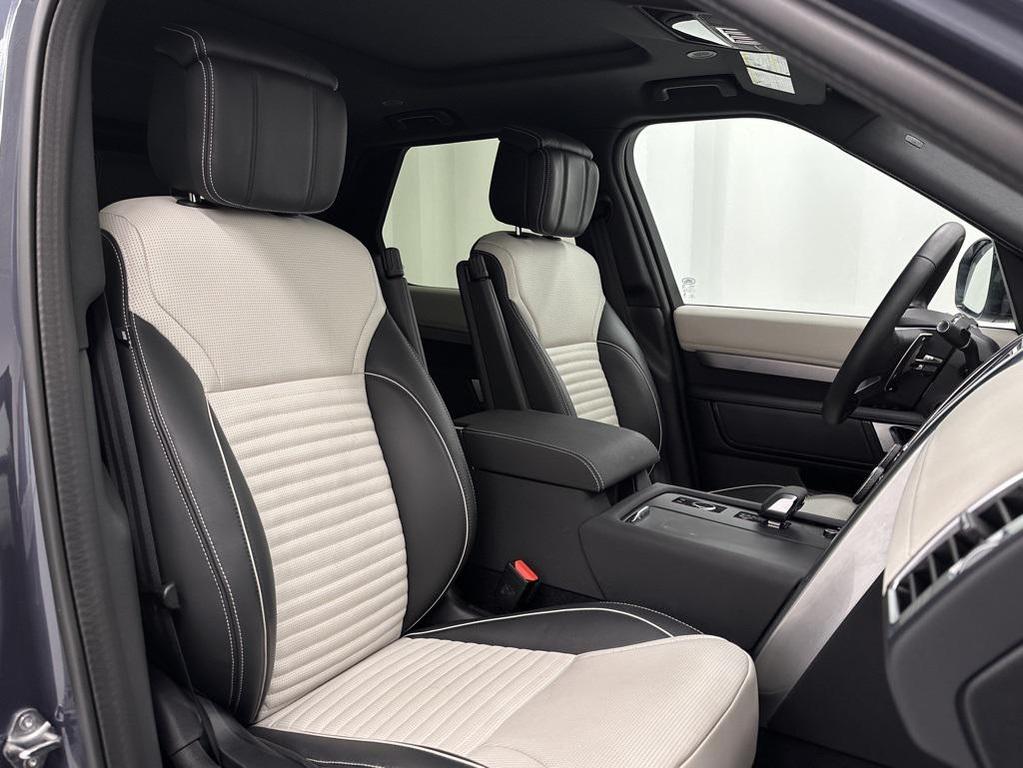used 2024 Land Rover Discovery car, priced at $56,999