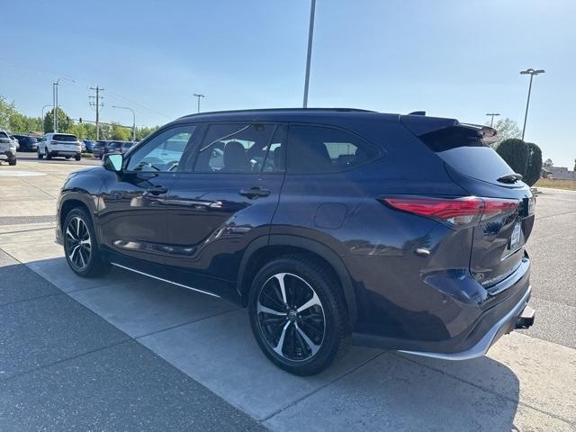 used 2022 Toyota Highlander car, priced at $37,477