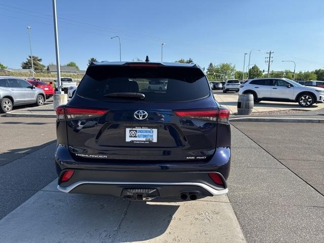 used 2022 Toyota Highlander car, priced at $37,477