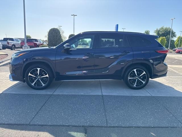 used 2022 Toyota Highlander car, priced at $37,477