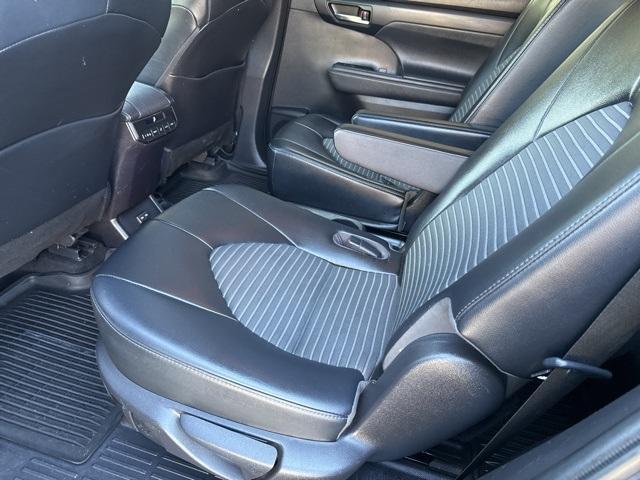 used 2022 Toyota Highlander car, priced at $37,477