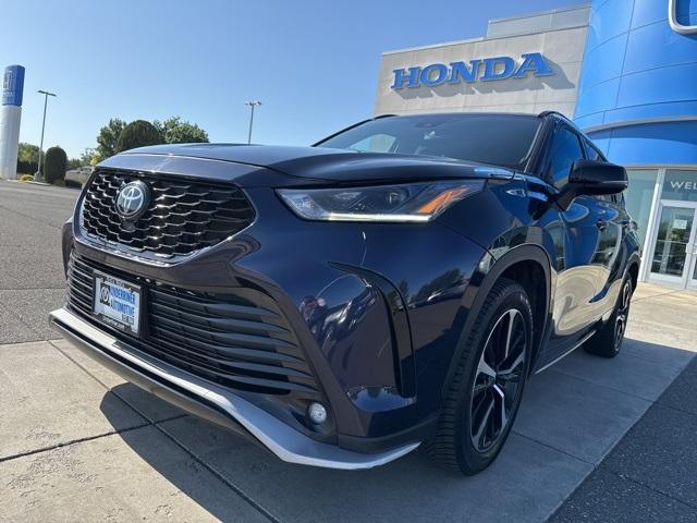 used 2022 Toyota Highlander car, priced at $37,477