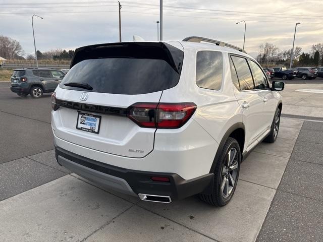 new 2025 Honda Pilot car, priced at $52,619