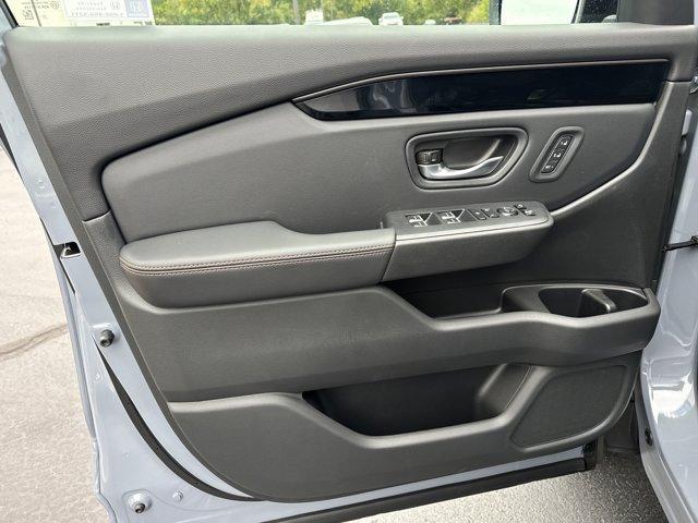 new 2025 Honda Pilot car, priced at $51,655