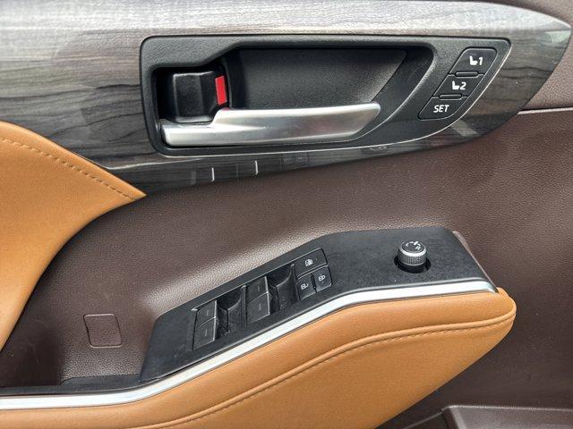 used 2021 Toyota Highlander car, priced at $38,980