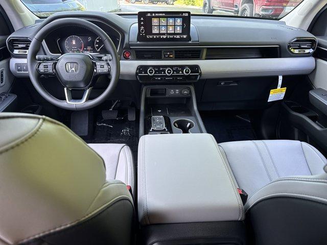 new 2025 Honda Pilot car, priced at $47,050