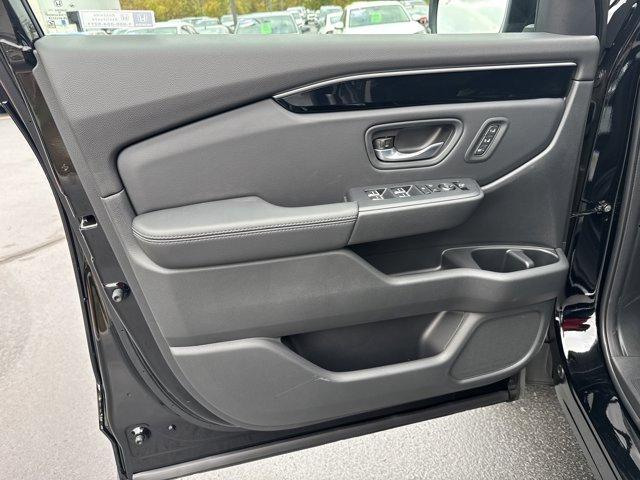 new 2025 Honda Pilot car, priced at $47,095