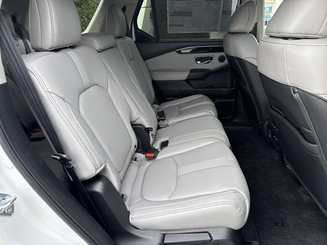 new 2025 Honda Pilot car, priced at $47,550